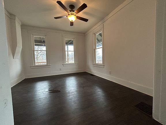 2nd image of 1668 Memorial Ave