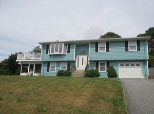 23 Algonquin Dr, Middletown, RI 02842