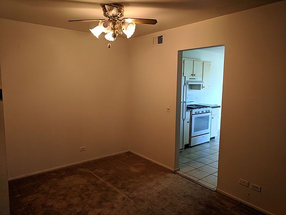 3rd image of 398 Heather Ct