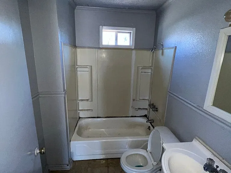 3233 Riviera St — Photo 8