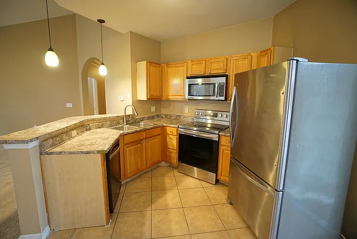 2 bed, 2.0 bath, 1353 sqft, $1,900 — Photo 3