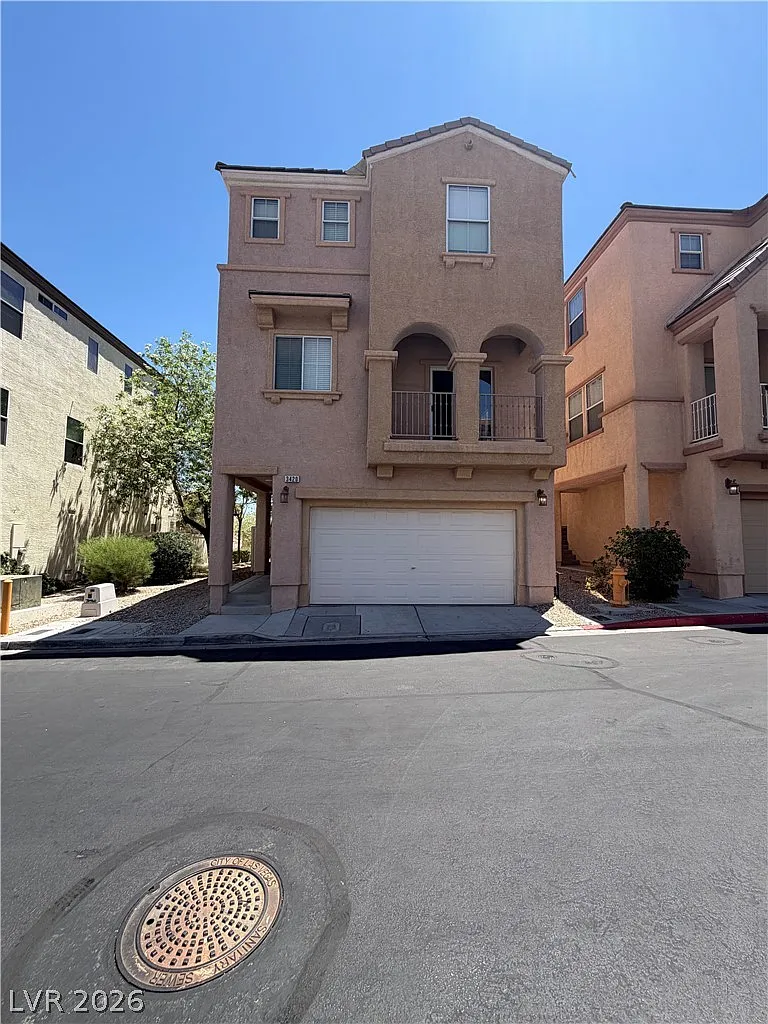 4 bed, 3.5 bath, 1983 sqft, $2,100 — Photo 1