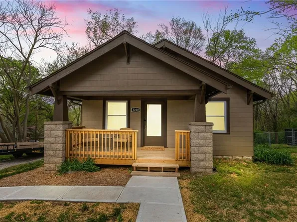 3200 NE Walnut Rd, Kansas City, MO 64117