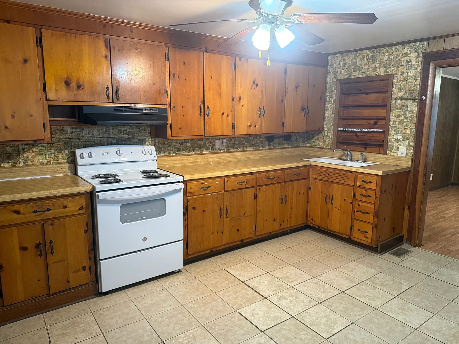 3 bed, 1650 sqft, $1,450 — Photo 2