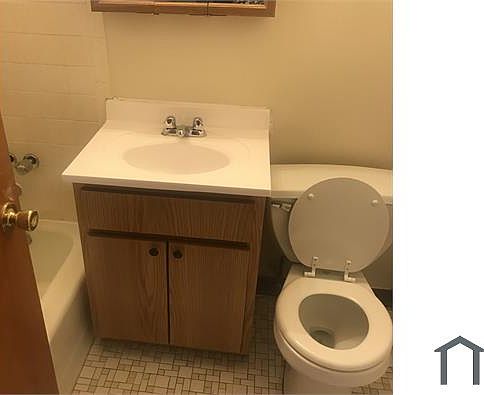 2nd image of 553 Wentworth Ave #1E