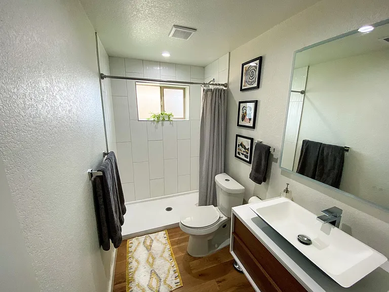 1534 Wolff St — Photo 13
