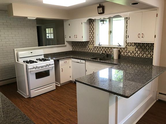 5th image of 2105 Windcrest Dr
