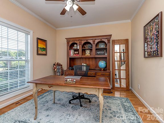 4th image of 4651 Glasgow Ct