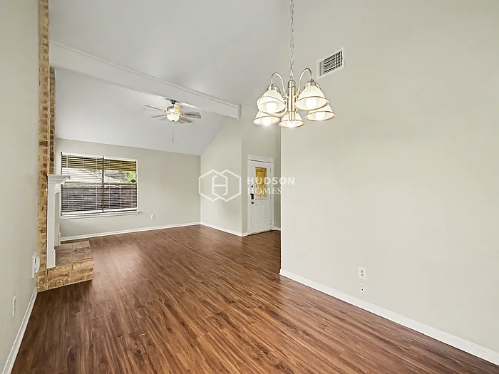 9127 Cypress Square Dr — Photo 8
