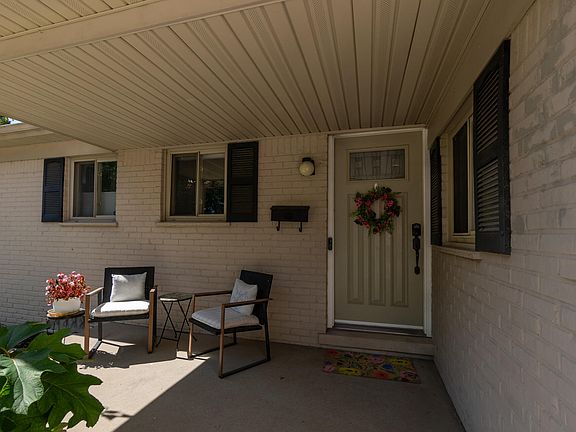 4th image of 2883 Pebble Creek Dr