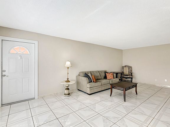 5th image of 165 South Boulevard #B