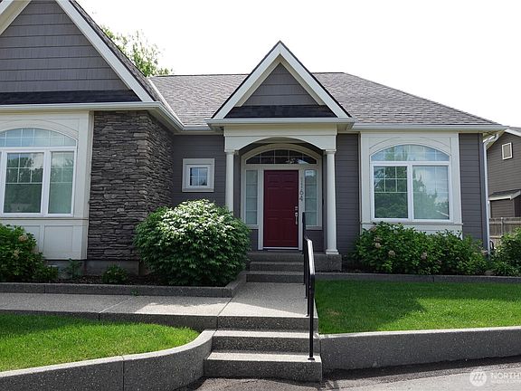3rd image of 1164 SE Creekside Dr