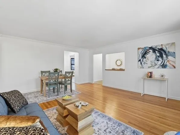 67 West 48th Street image 2 of 13