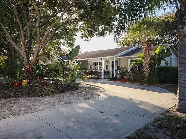 426 Eagles Nest Ln, Sarasota, FL 34243