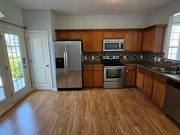 3350 Shadow Creek Blvd — Photo 3
