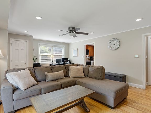 5th image of 515 Longfellow Ave