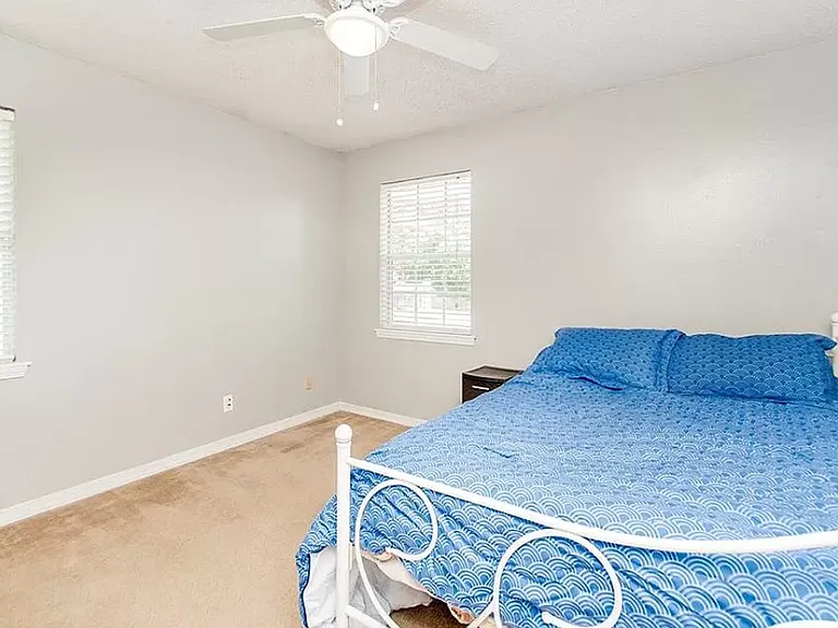 105 Larchwood Dr — Photo 8