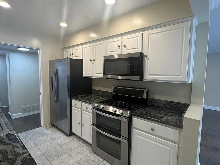 633 Ocean Ave — Photo 2