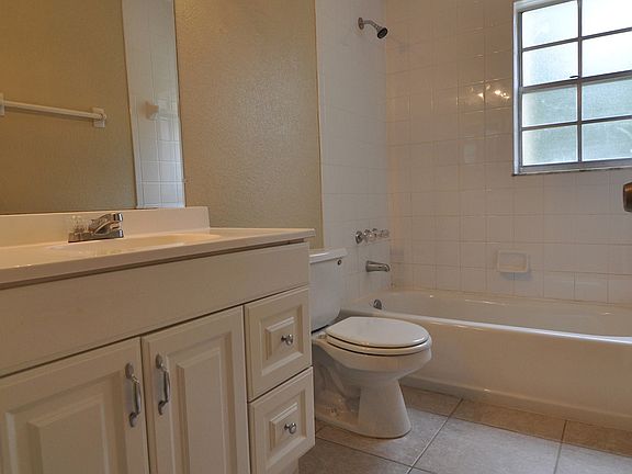 5th image of 3215 W Swann Ave APT 15