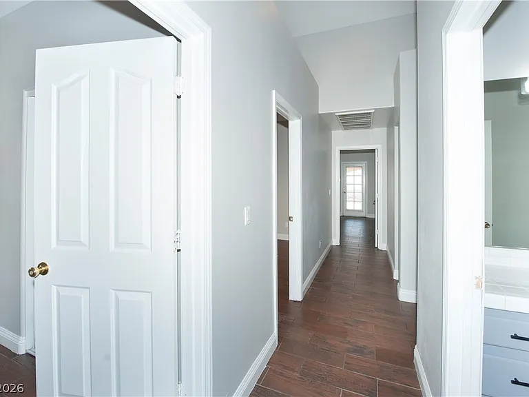 921 English Heather Dr — Photo 15