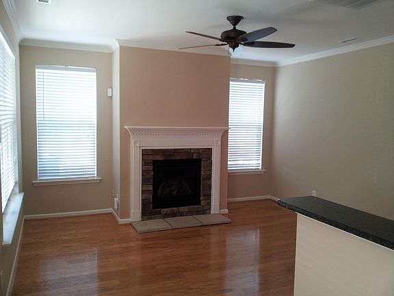 Livingroom with gas fireplace