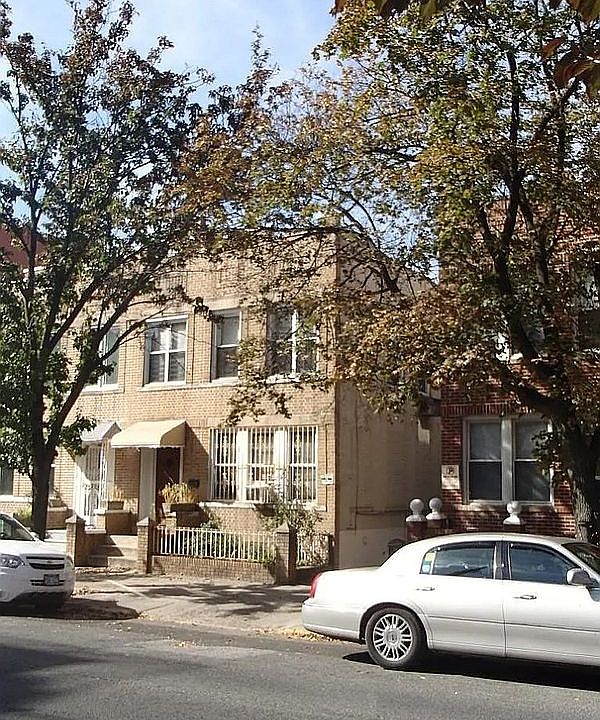 1st image of 28-40 37th St