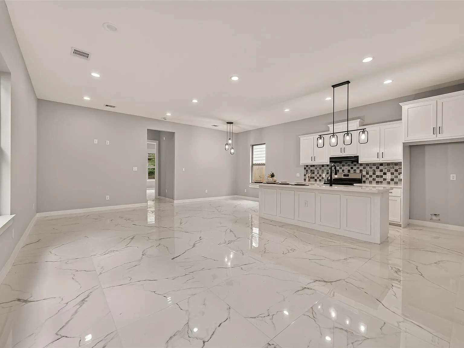 3 bed, 2.5 bath, 2641 sqft, $2,200 — Photo 2