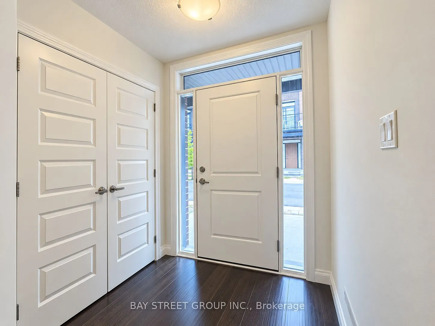 3260 Singleton Ave — Photo 2