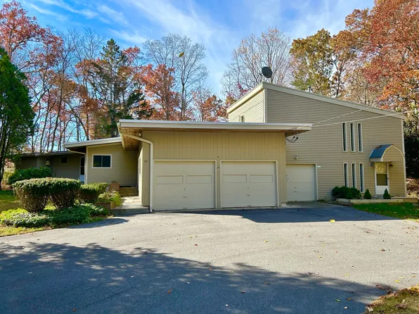 10 Maple Lane, Southbury, CT 06488