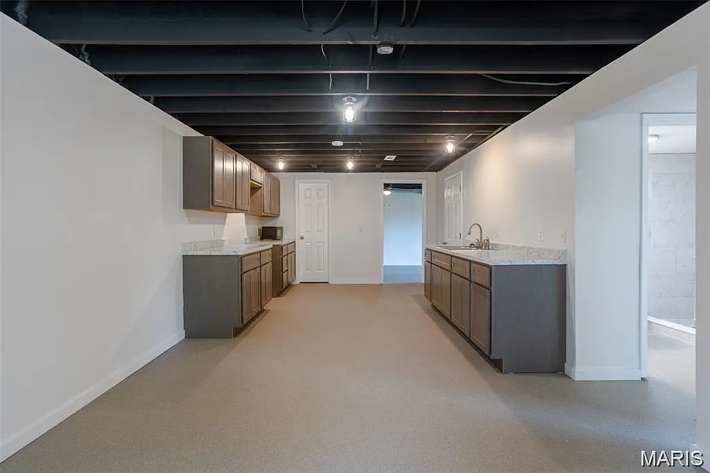 5 bed, 3.0 bath, 2600 sqft, $2,400 — Photo 3
