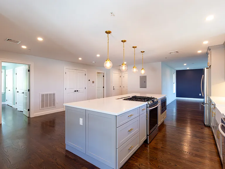 27 Suffolk St #3 — Photo 4