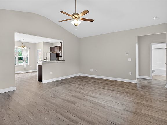 3rd image of 311 S Plainview Dr