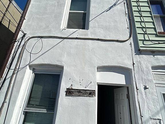 3rd image of 1427 E Lafayette Ave