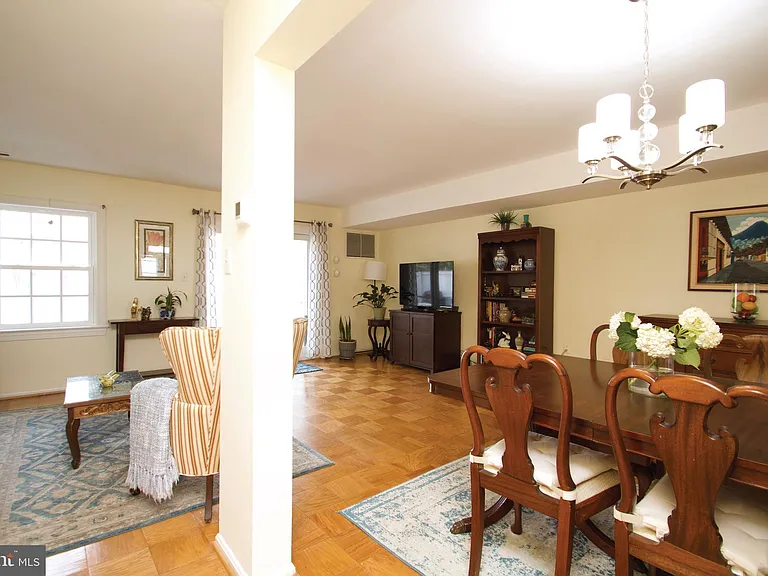 886 Azalea Dr #22 — Photo 3