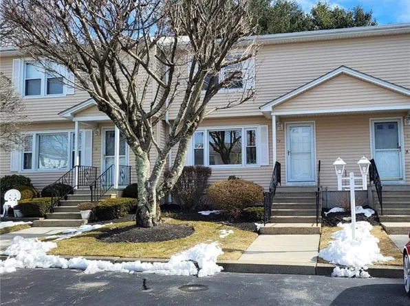 10 Bateman Ave APT C2, Cranston, RI 02920