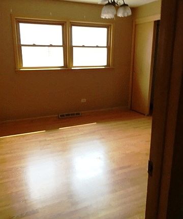 4th image of 5304 S Nordica Ave
