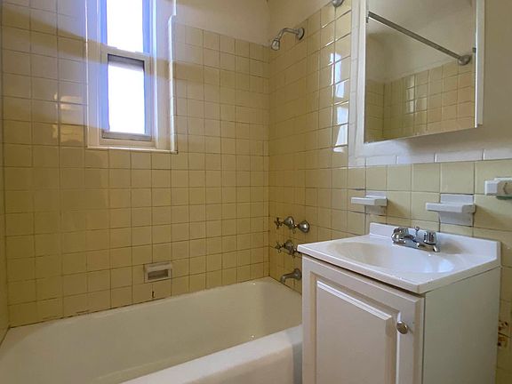 5th image of 9216 Whitney Ave #2