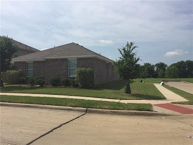 1st image of 1946 Cross Oaks Dr