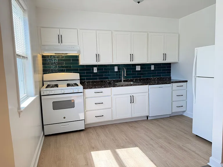 4108, 40th St, 4013 38th St. DWG LLC — Photo 9