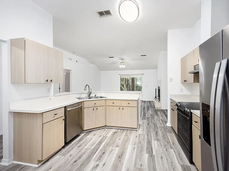 6106 SW 85th St — Photo 9