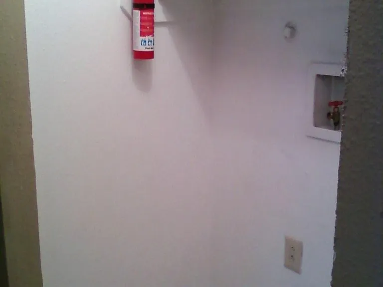 laundry area left