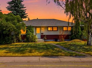 2622 W 42nd St SE, Calgary, AB T2B 1G7