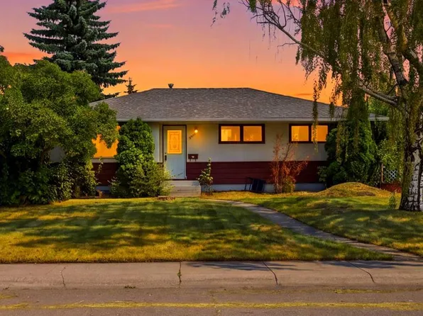 2622 W 42nd St SE, Calgary, AB T2B 1G7