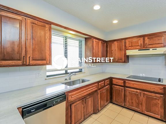 5th image of 8137 NW 82nd St
