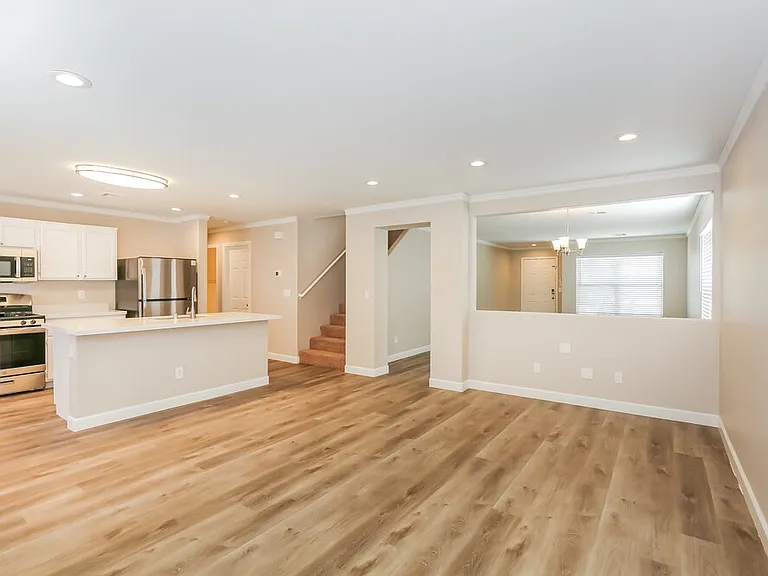326 Hopedale Ave — Photo 7