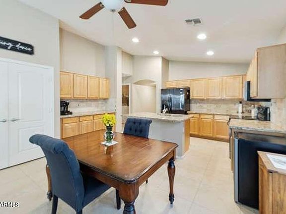 3rd image of 46162 W GUILDER Avenue