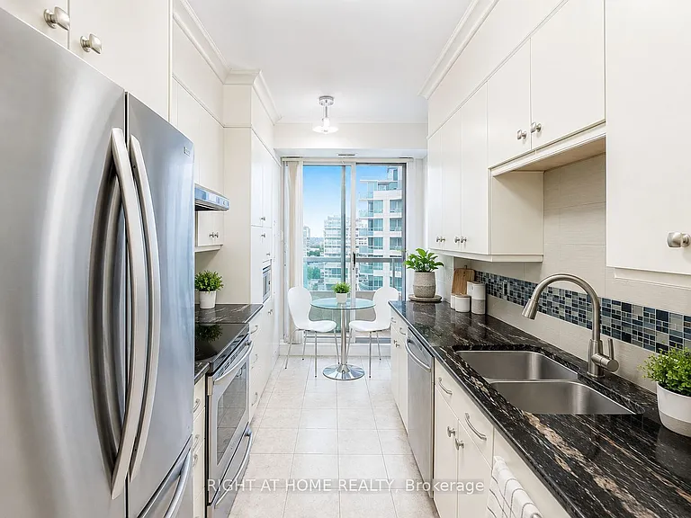 33 Empress Ave #Penthouse 506 — Photo 8