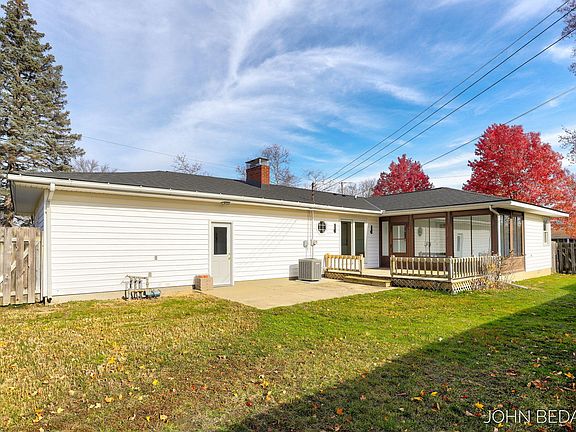 3rd image of 402 W 31st St