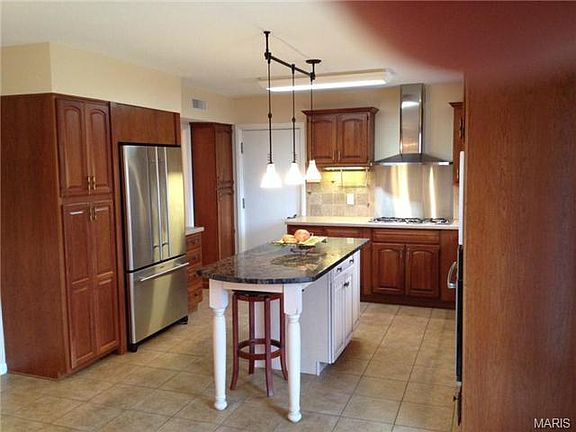 3rd image of 10225 Thornwood Dr