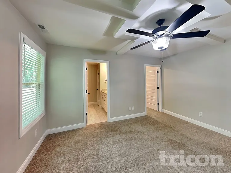 223 Fieldstone Ln — Photo 8